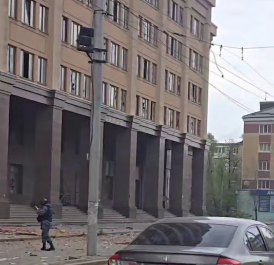 В окупованому Донецьку прогриміла серія вибухів: піднявся дим. Фото і відео