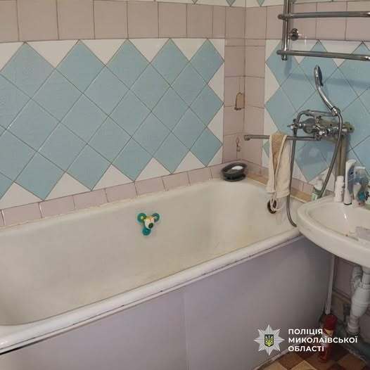 У Миколаєві 2-річний хлопчик потонув у ванній: матері повідомили про підозру