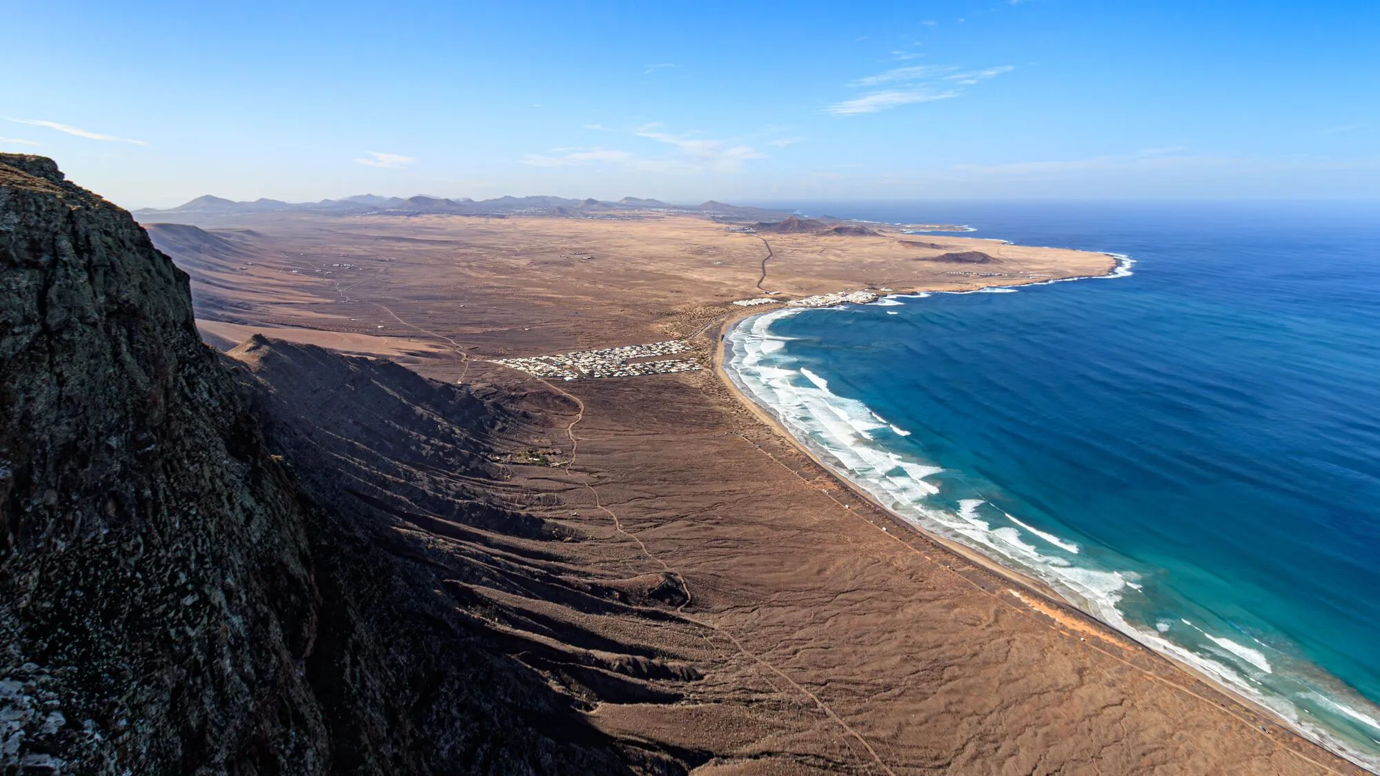 Невероятный вид на Атлантический океан: какой остров имеет самую длинную набережную