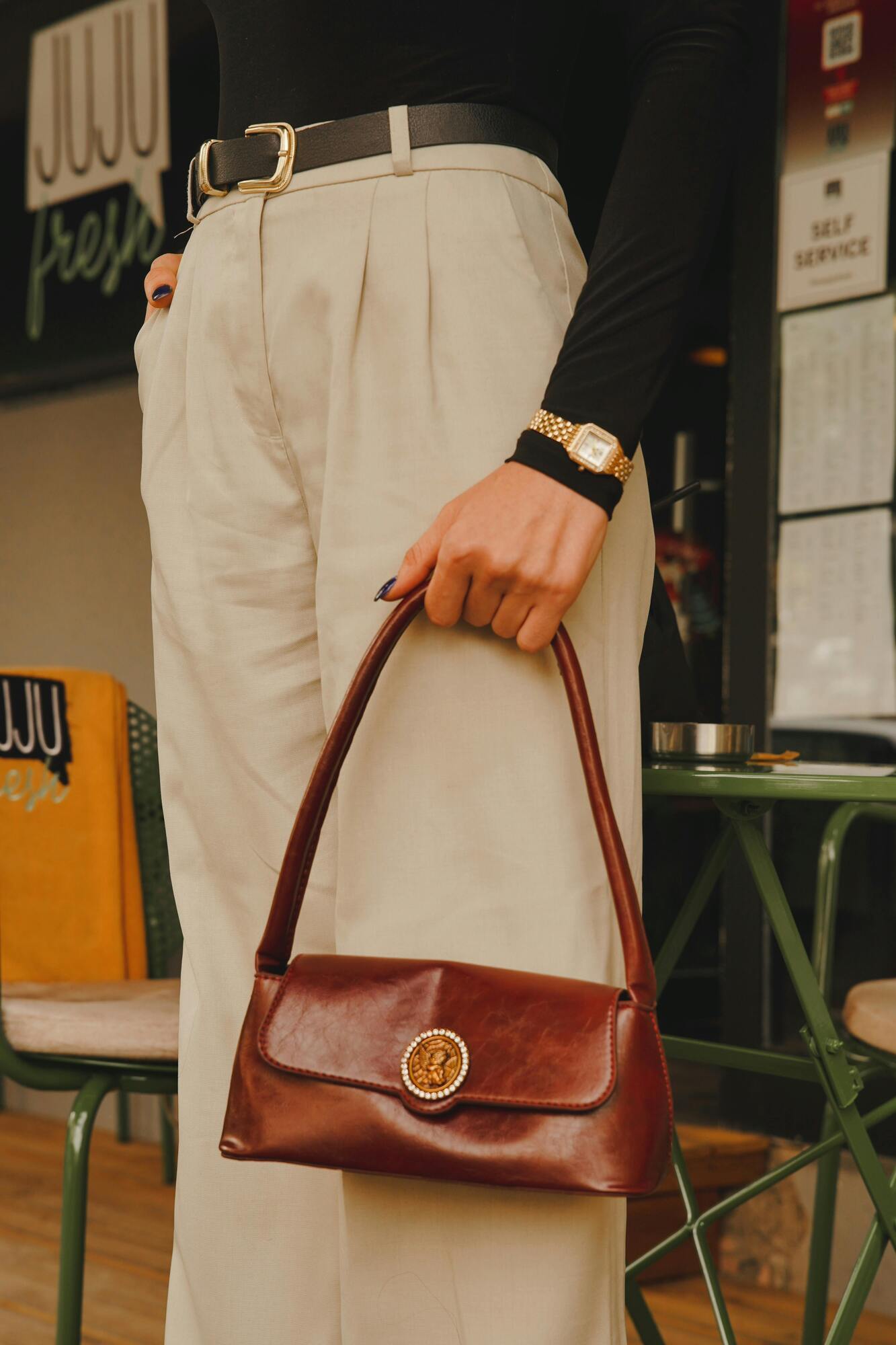 Не викидайте старі сумки: експертка дала пораду, як повернути до життя вінтажні речі