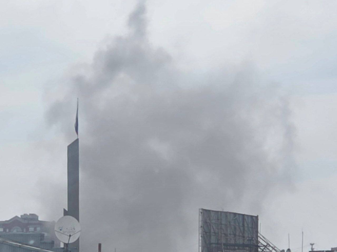 В окупованому Донецьку прогриміла серія вибухів: піднявся дим. Фото і відео