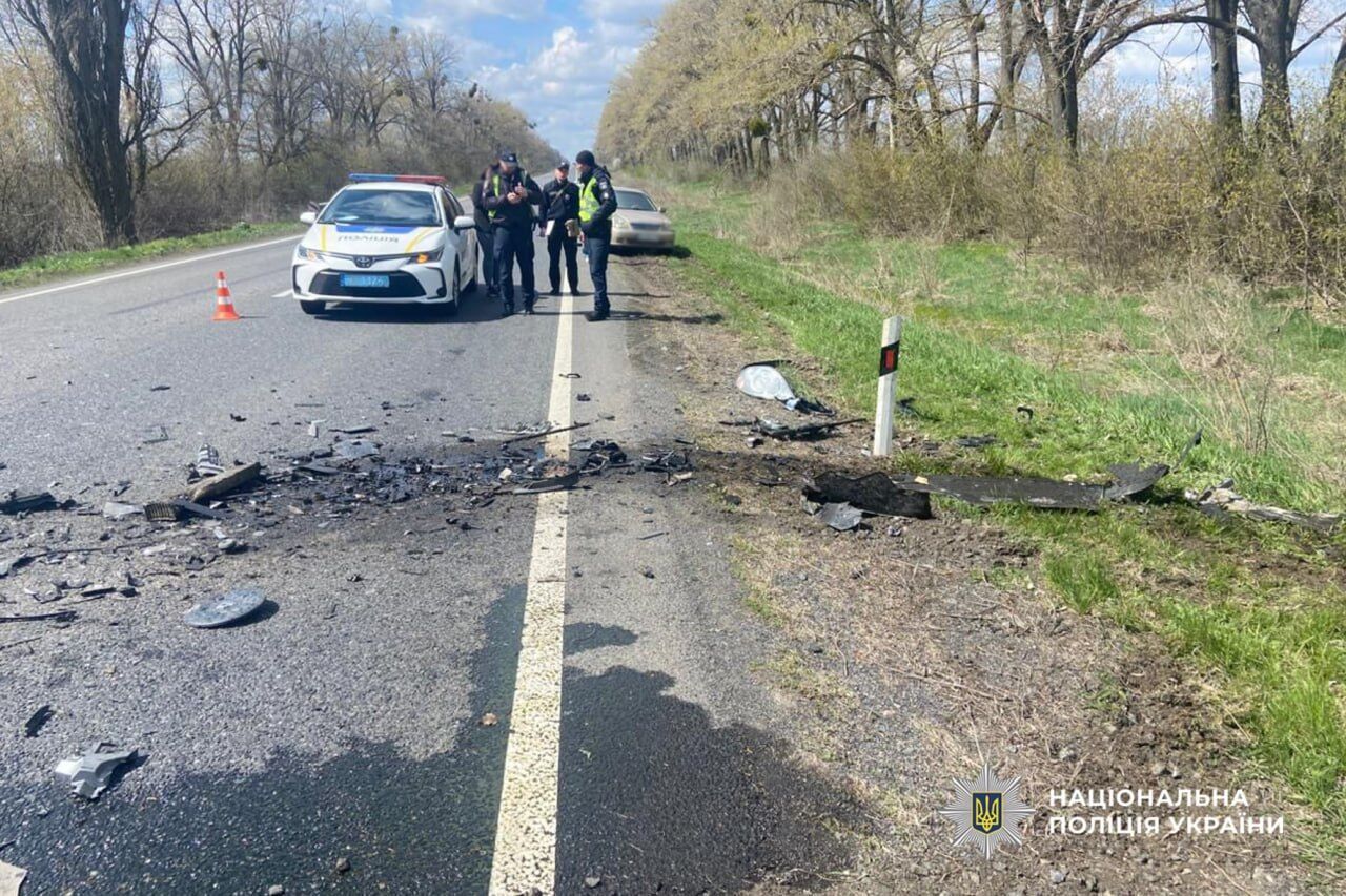 Авто виїхало на зустрічну: біля Умані в ДТП постраждали троє людей. Фото