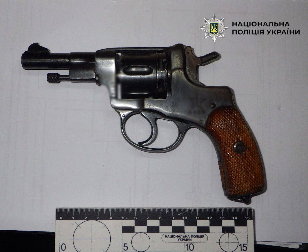 В Киеве конфликт между водителем и пешеходом закончился стрельбой: есть пострадавший. Фото