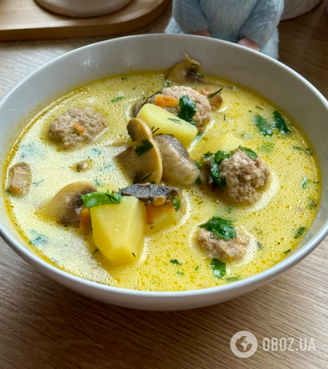 Сирний суп з фрикадельками для обіду: ділимось простим рецептом