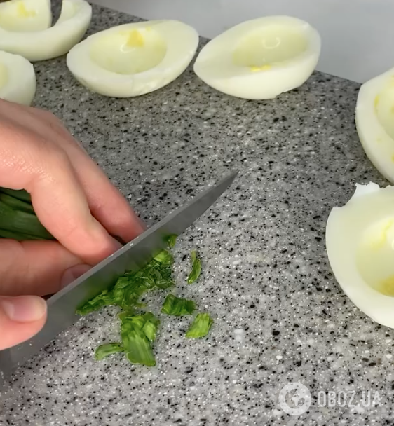 Фаршированные яйца с очень вкусной начинкой: делимся рецептом бюджетной закуски