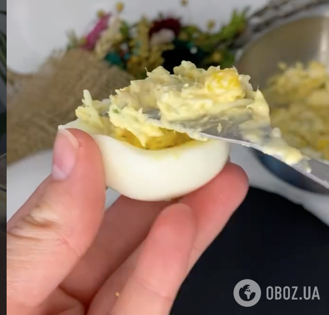 Фаршированные яйца с очень вкусной начинкой: делимся рецептом бюджетной закуски