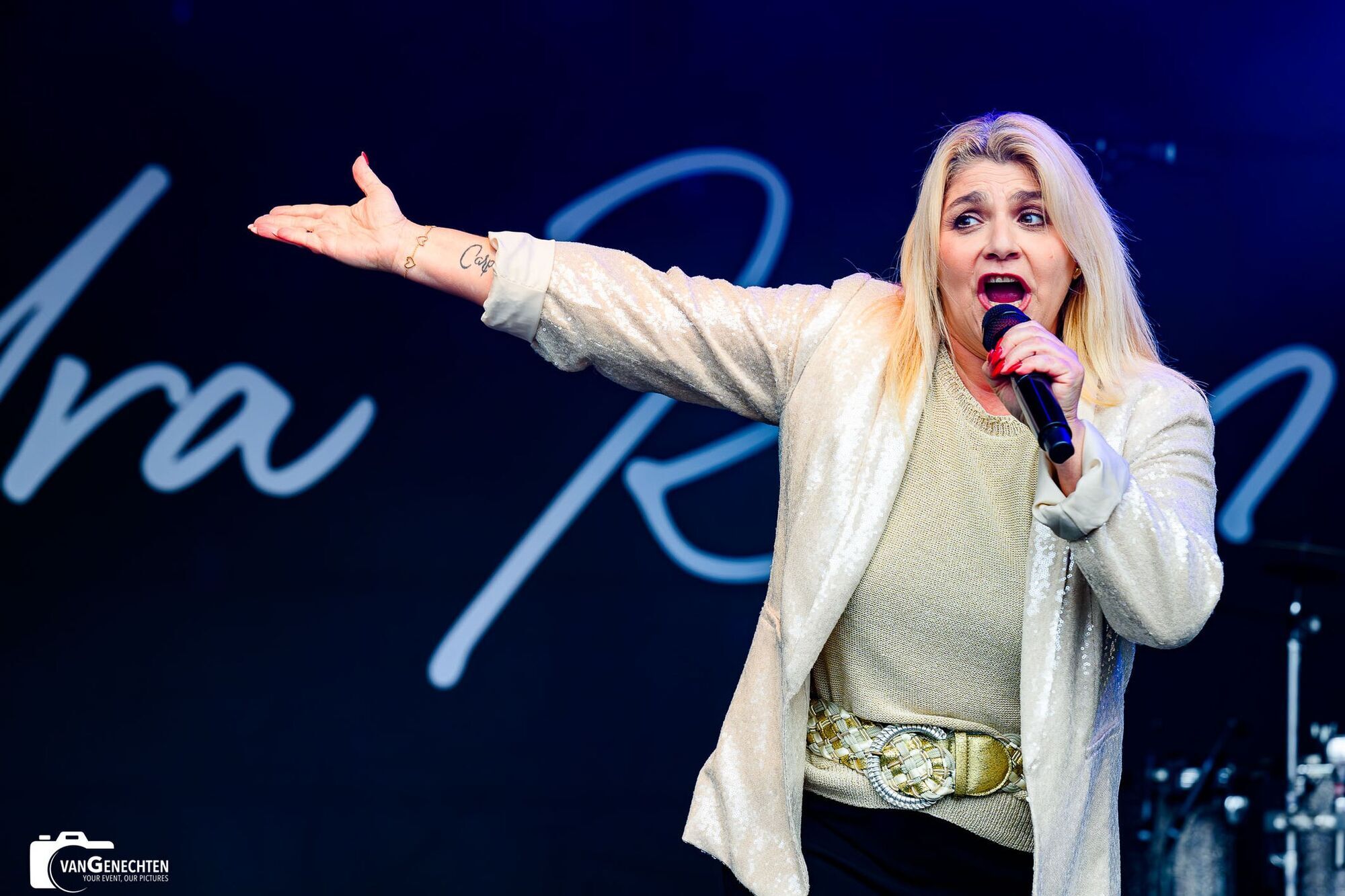 Соврала о возрасте и победила: как сложилась жизнь самой молодой триумфаторки Евровидения и что за правило из-за нее ввели