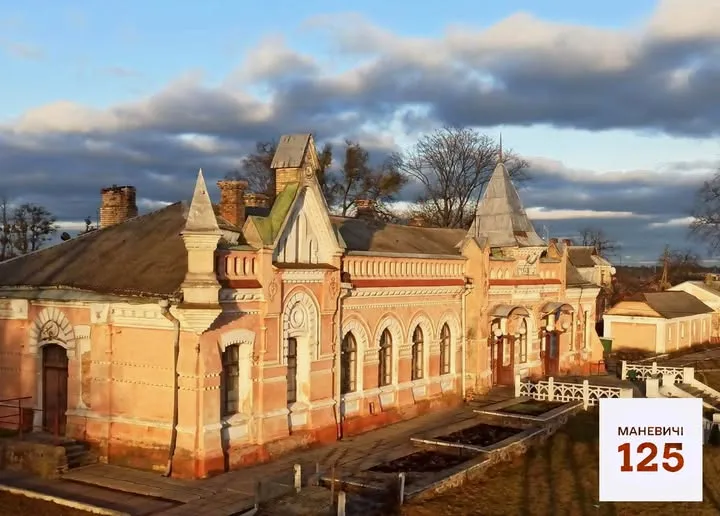 На Волині посеред лісу зберігся вокзал, якому понад 120 років. Фото