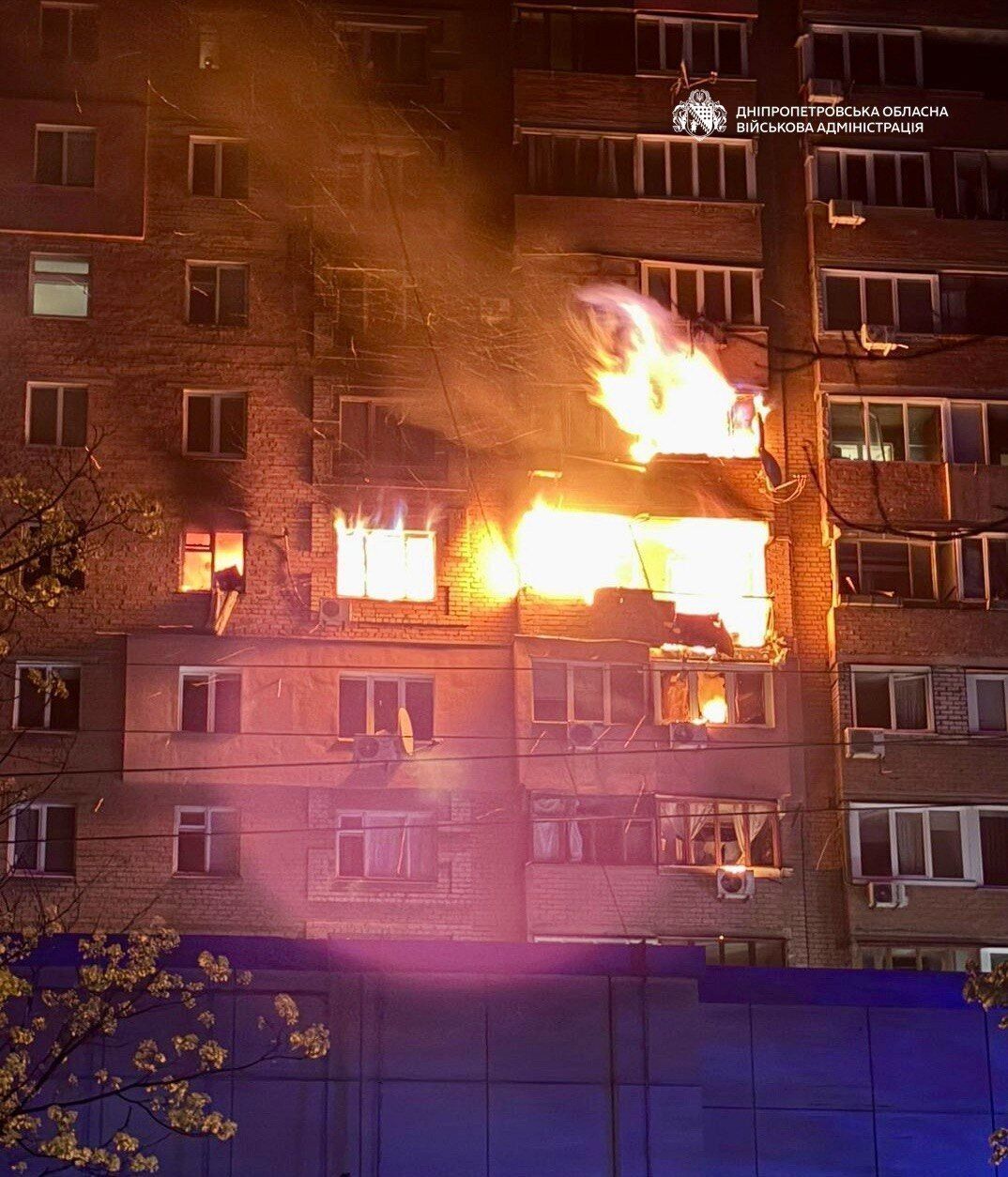 Росія атакувала Дніпро: "Шахед" влучив у багатоповерхівку. Фото і відео