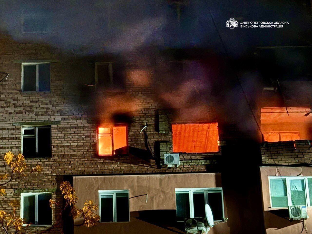 Росія атакувала Дніпро: "Шахед" влучив у багатоповерхівку. Фото і відео