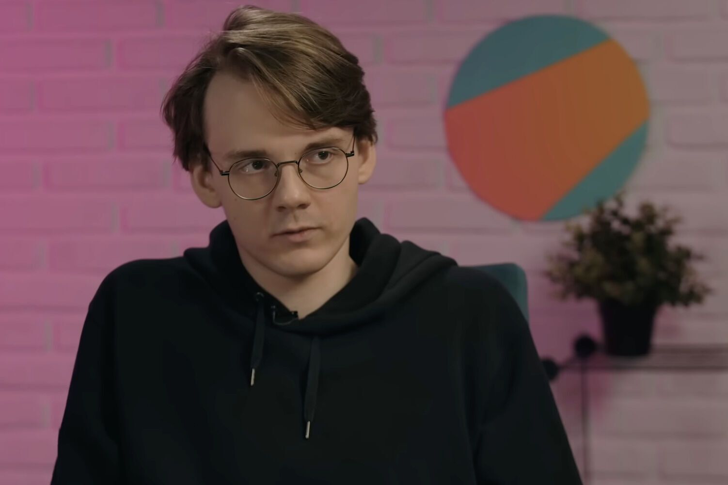 Російського блогера внесли до переліку осіб, які загрожують нацбезпеці України: чим він відзначився