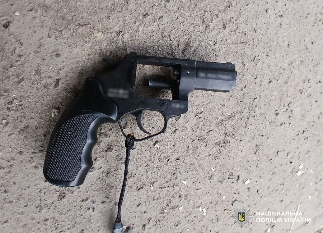 Во Львове произошла стрельба в многоэтажке: на место прибыл спецназ, злоумышленника задержали. Фото и видео