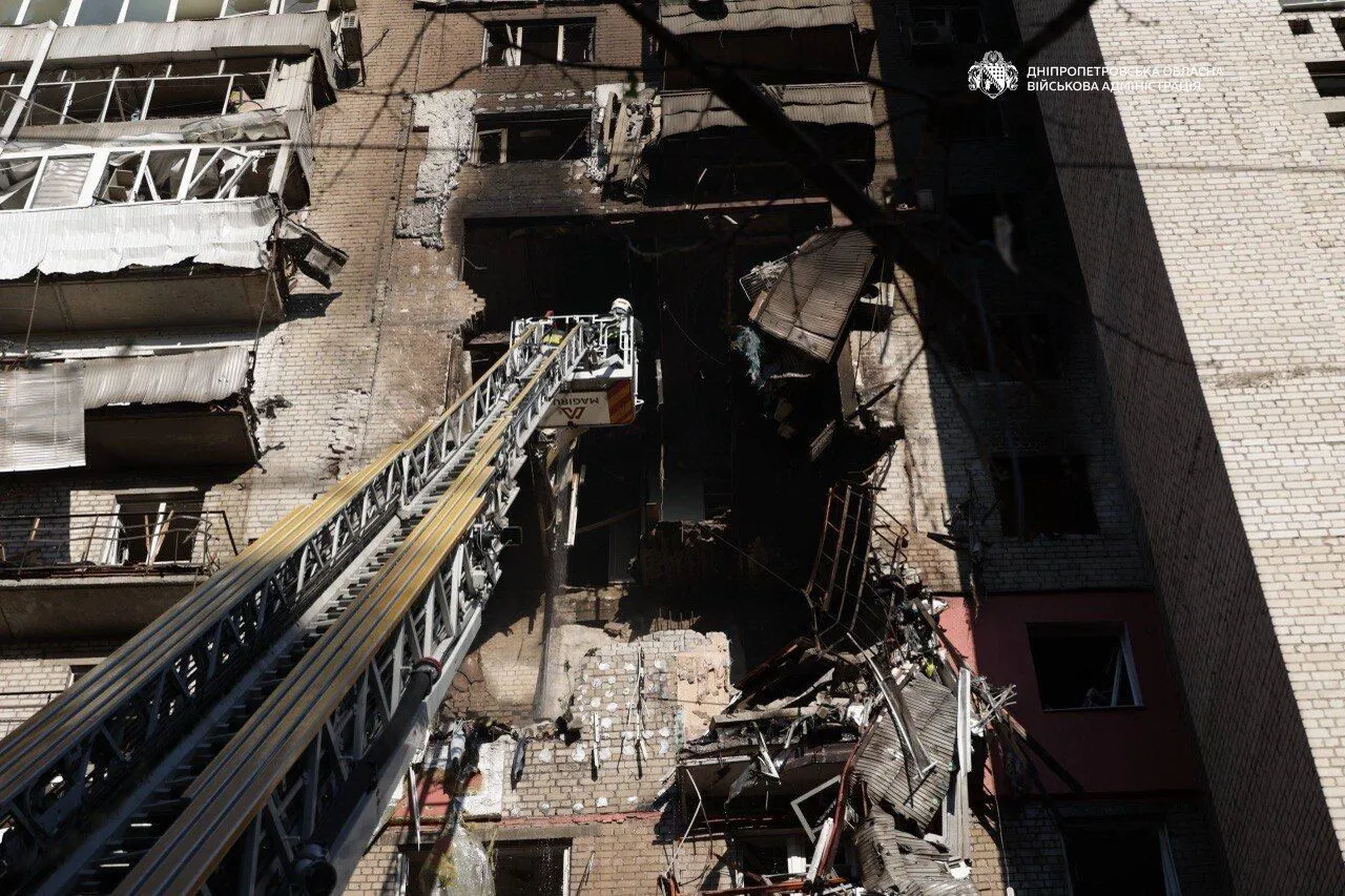 "Був обвал": чоловік, який втратив дружину внаслідок удару РФ по Дніпру, розповів про трагедію. Відео