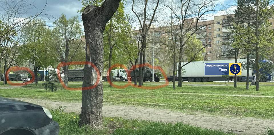 Оккупанты перебрасывают технику через Мариуполь на север Донецкой области: всплыли подробности. Фото и видео