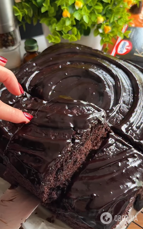 Смачний шоколадний пиріг без яєць і молока: рецепт десерту нашвидкуруч