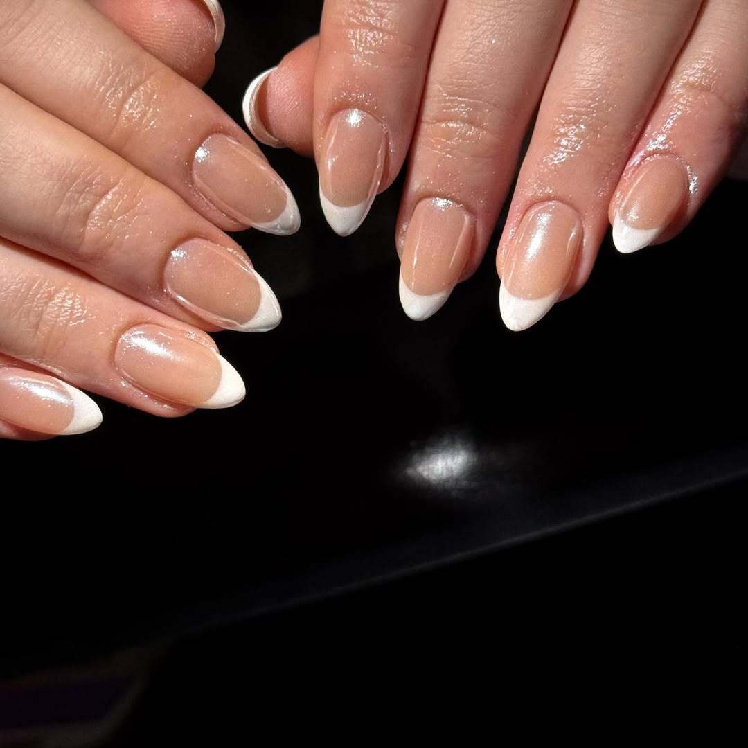 Какой маникюр делает ногти визуально длиннее: 7 лучших дизайнов