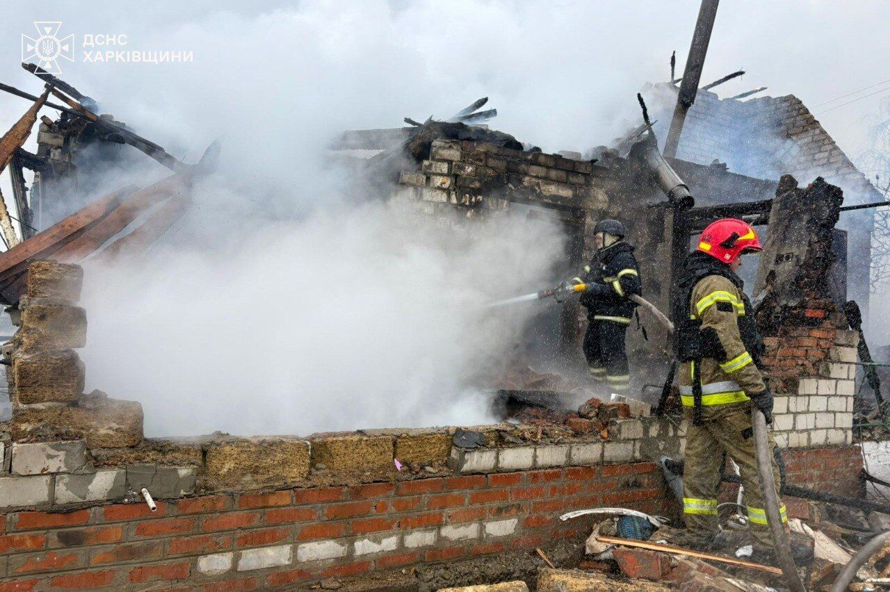 Оккупанты ударили по Балаклее на Харьковщине: горел дом и авто, есть жертва и пострадавшие. Фото