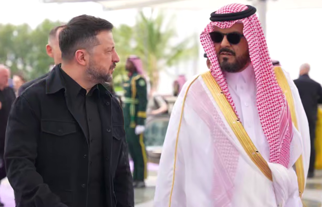 Зеленський прибув з візитом до Саудівської Аравії і назвав ключові теми перемовин. Відео