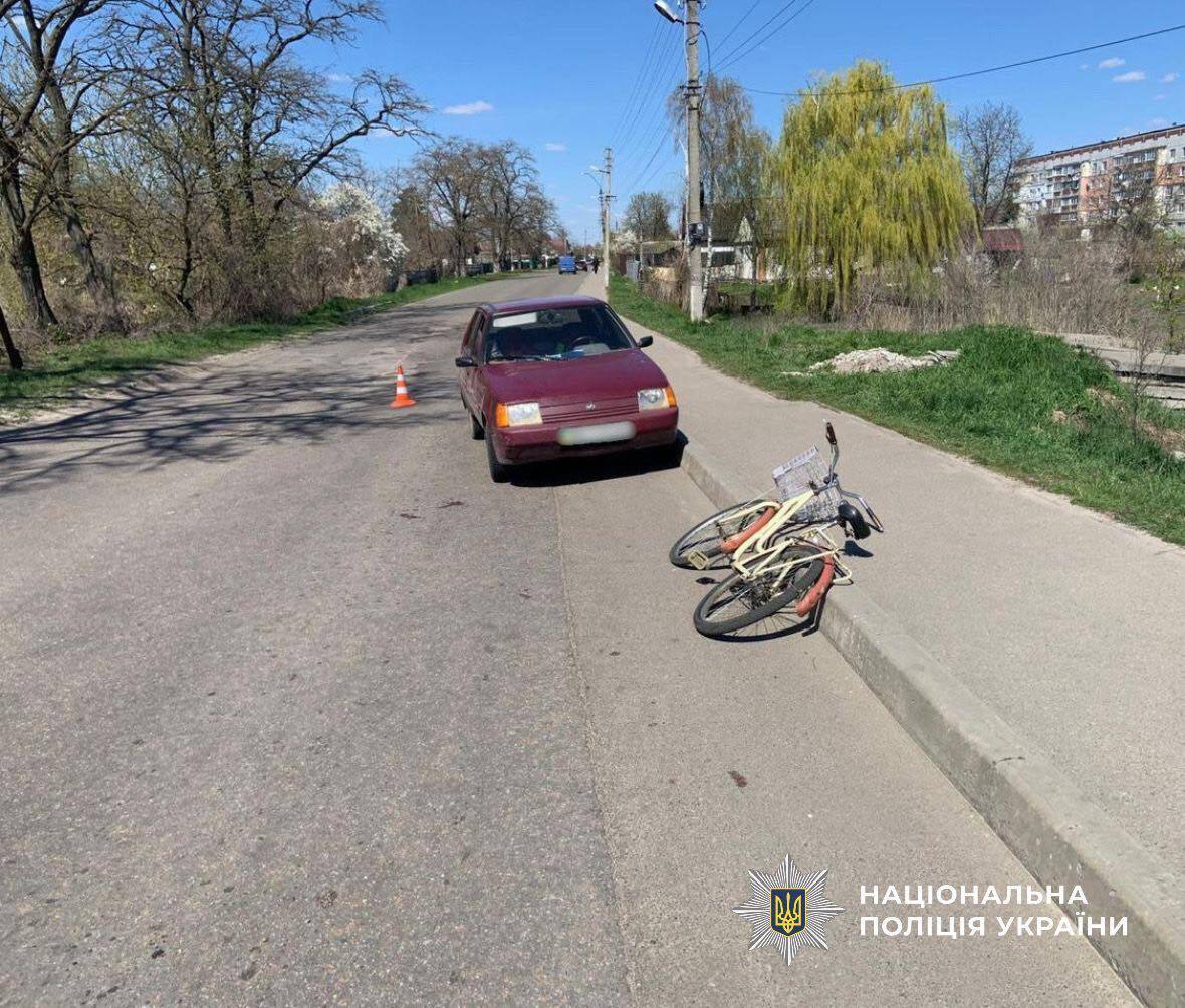 На Київщині легковик збив на смерть літню велосипедистку. Подробиці ДТП та фото