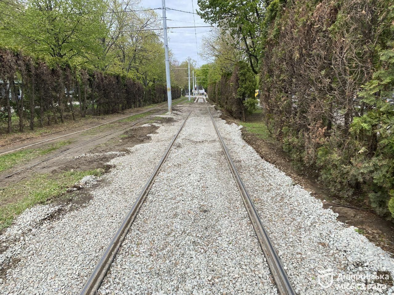 У Дніпрі до кінця року запустять ще 4 низькопідлогових трамваї: оновлення колій вже триває