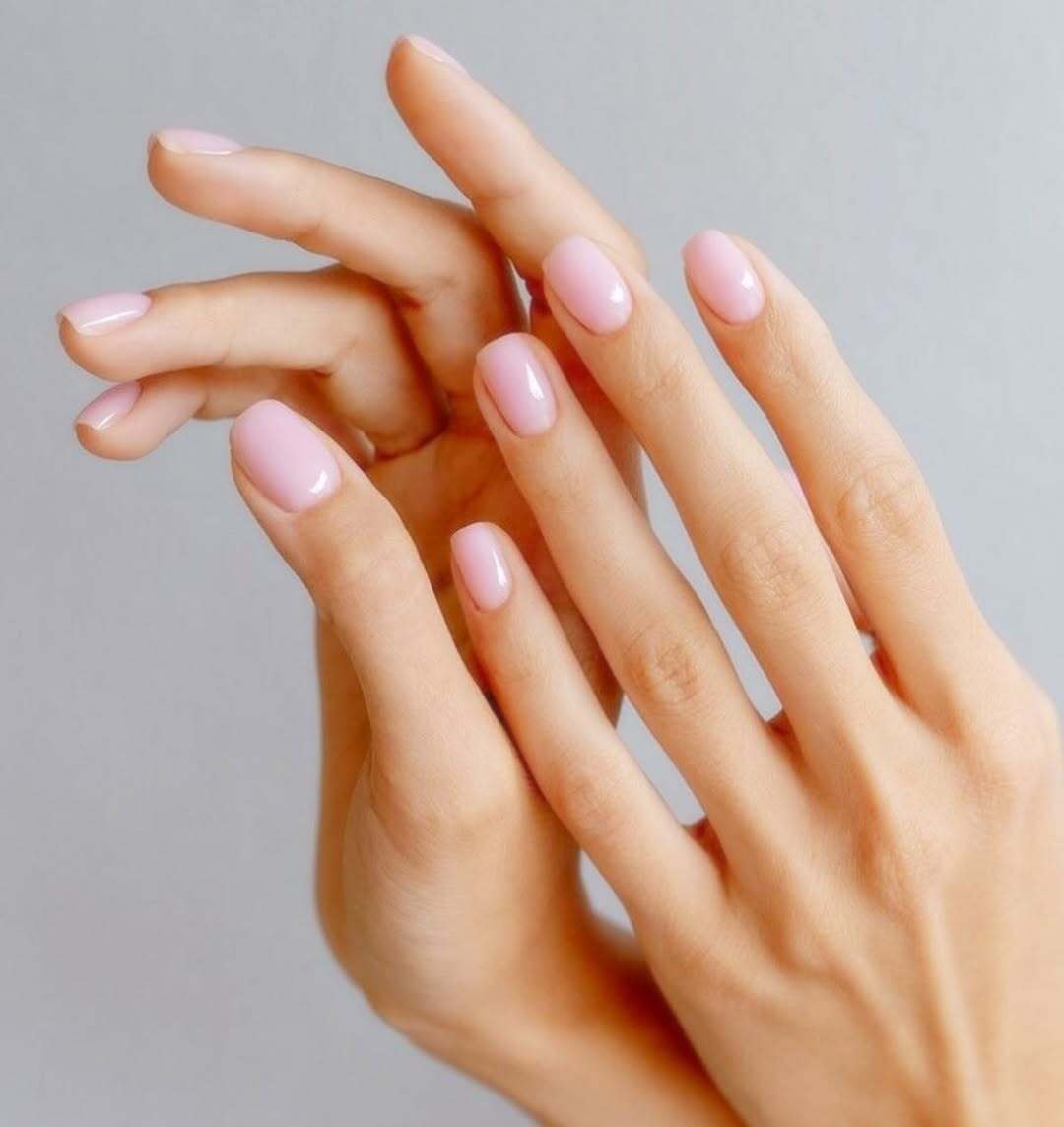 Маникюр в стиле old money снова в тренде: какой это оттенок