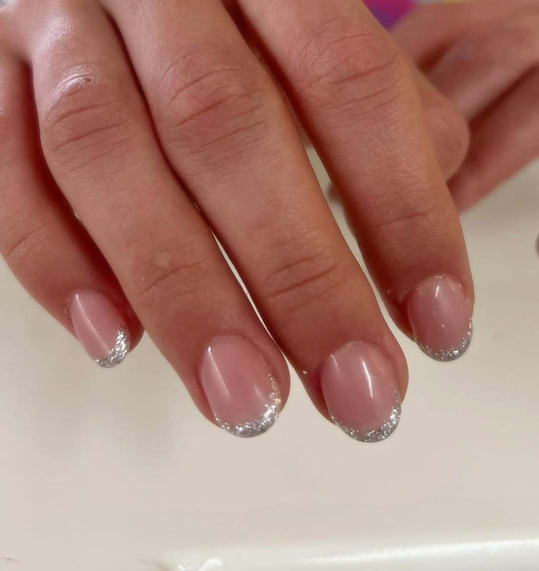 Маникюр в стиле old money снова в тренде: какой это оттенок