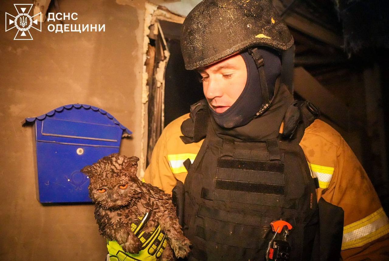 Окупанти атакували Одесу: зафіксовано влучання у житлові будинки, є загиблі і  постраждалі. Фото та відео