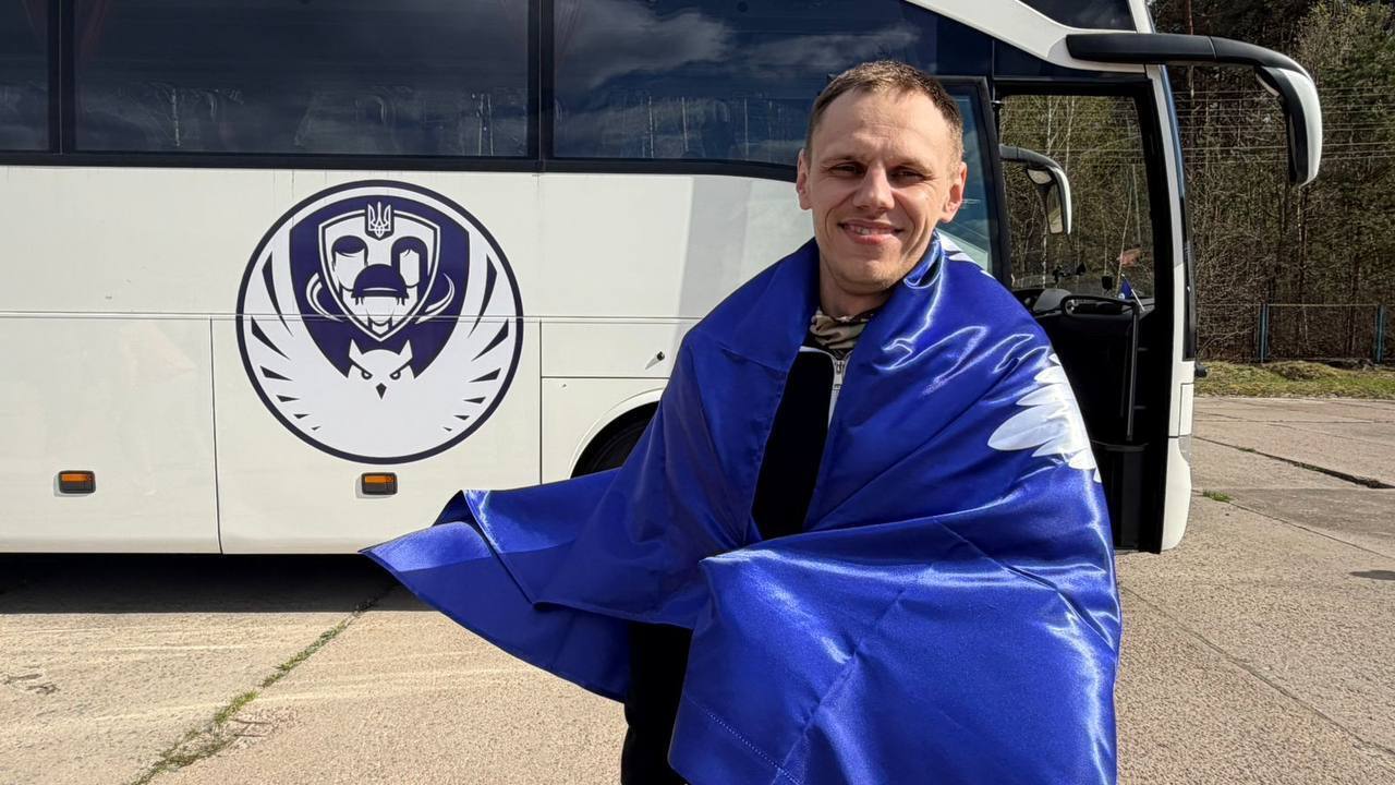 "Все время за него боролись": из российского плена вернулся боец бригады нацполиции "Ярость" Дмитрий Силивончик. Фото и видео