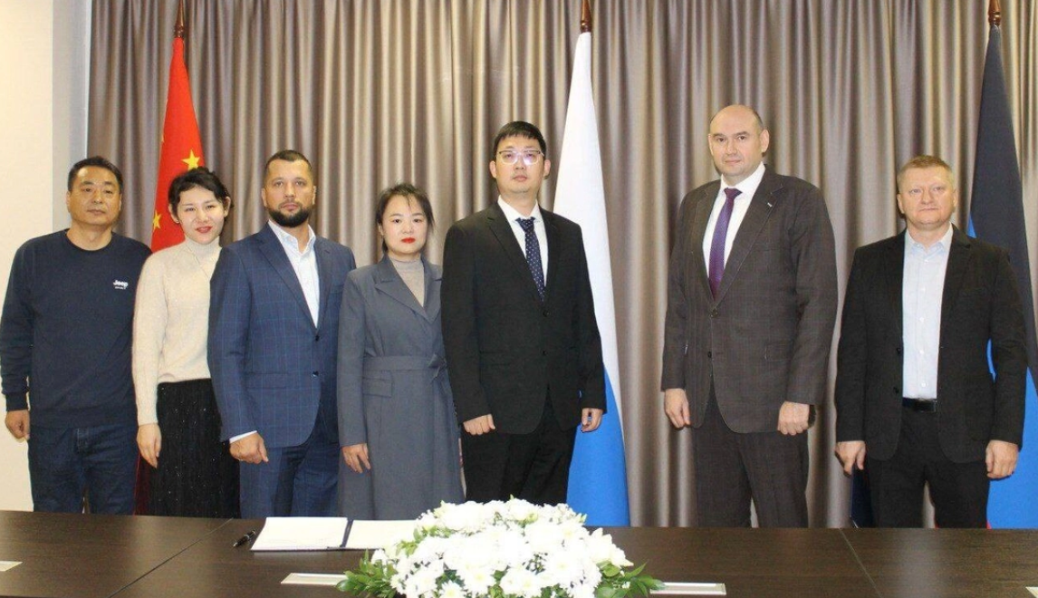 Китай зацікавився окупованими територіями України: медіа розкрили "таємні" зв'язки і бізнес-інтереси