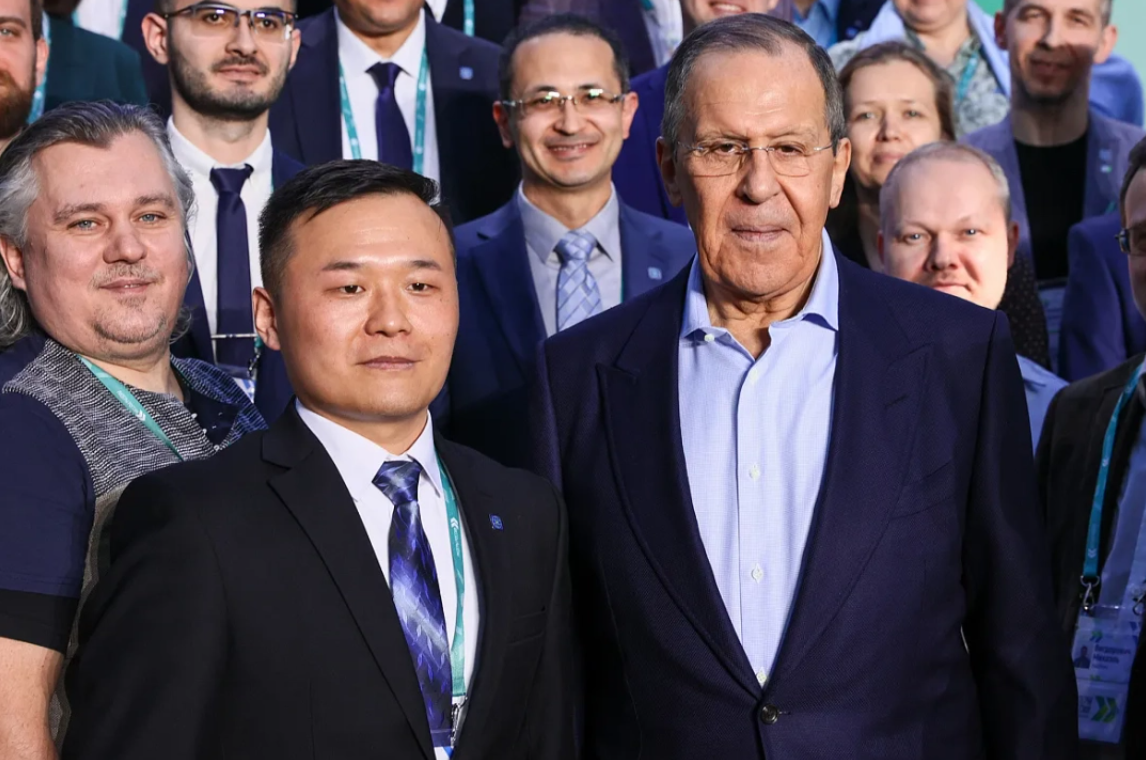 Китай зацікавився окупованими територіями України: медіа розкрили "таємні" зв'язки і бізнес-інтереси