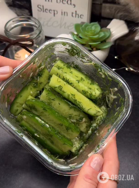 Хрусткі мариновані огірки з кропом та часником: рецепт нашвидкуруч