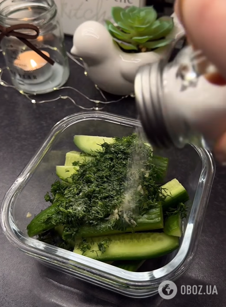 Хрусткі мариновані огірки з кропом та часником: рецепт нашвидкуруч