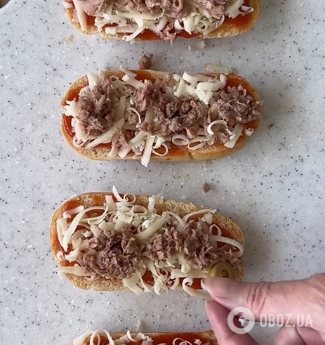 Швидкі гарячі бутерброди з тунцем: рецепт в духовці