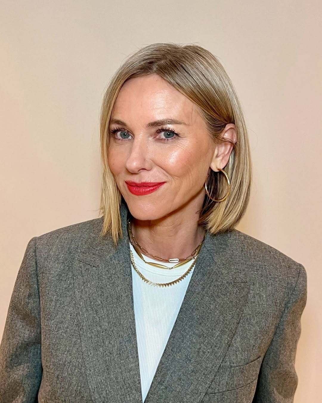 Как сделать прическу боб объемной за секунды: простой трюк