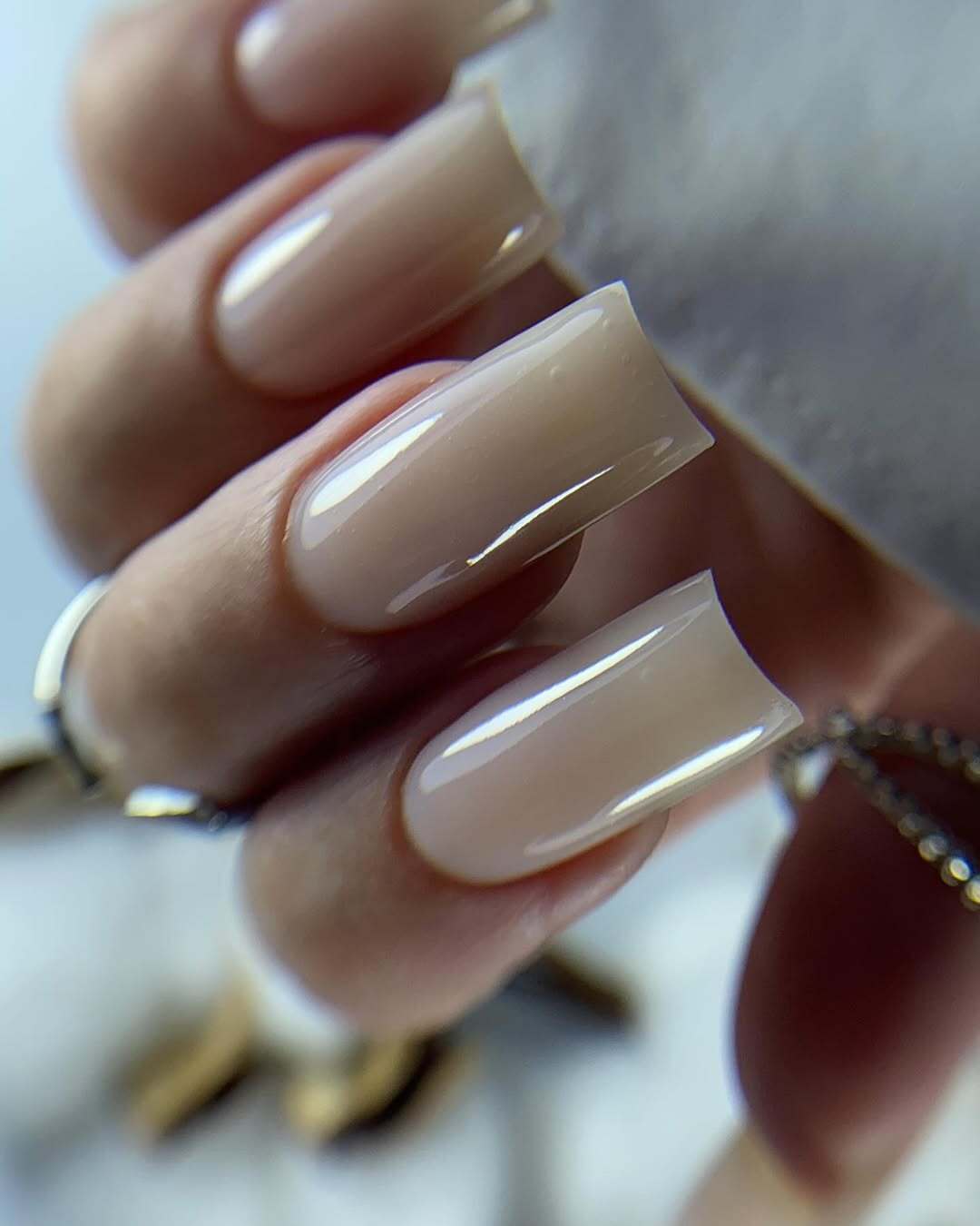 Маникюр в стиле old money снова в тренде: какой это оттенок