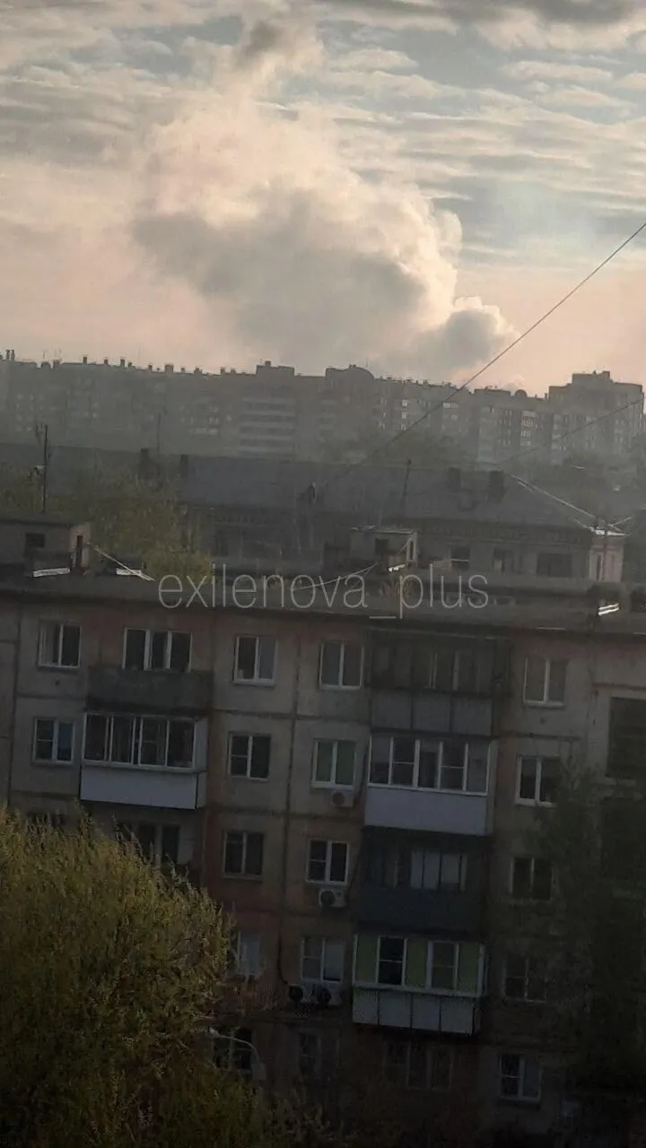 Под прицелом был металлургический завод: в российском Челябинске прогремели взрывы, поднялся дым. Фото и видео