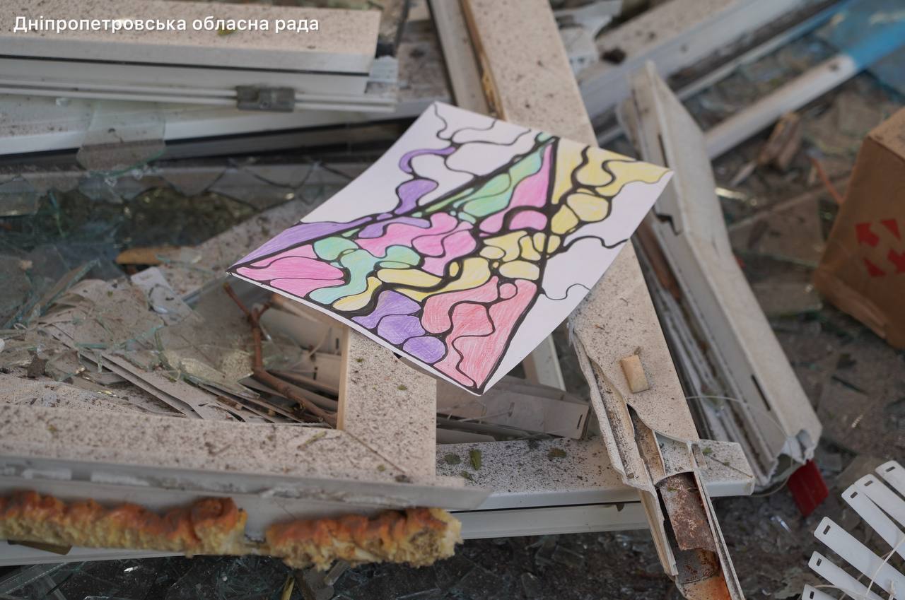 Россия нанесла комбинированный удар по Днепру: повреждены дома и предприятия, количество раненых возросло. Фото и видео