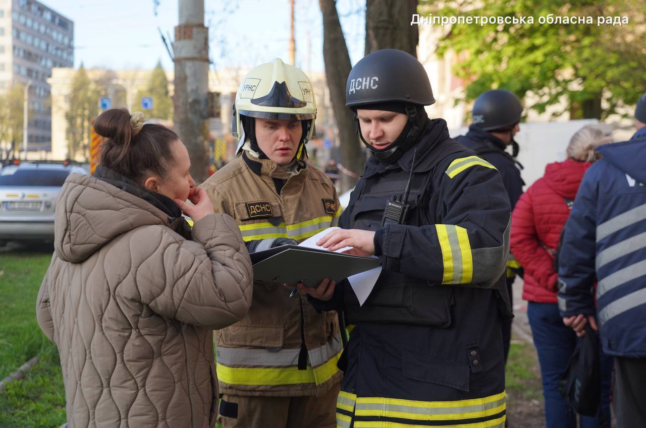 Россия нанесла комбинированный удар по Днепру: повреждены дома и предприятия, количество раненых возросло. Фото и видео