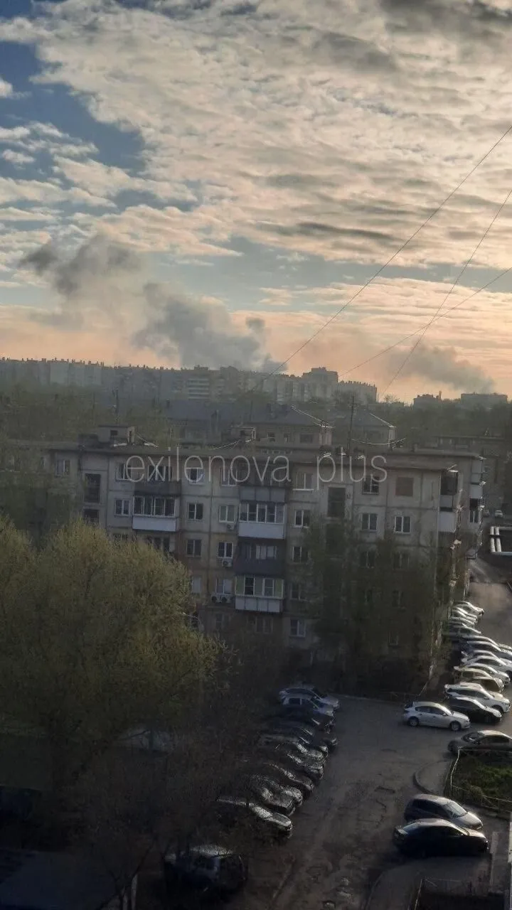 Под прицелом был металлургический завод: в российском Челябинске прогремели взрывы, поднялся дым. Фото и видео