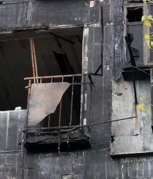 Подружжя, у квартиру якого у Дніпрі влучив дрон, дивом врятувалося: тієї ночі були в рідних. Відео