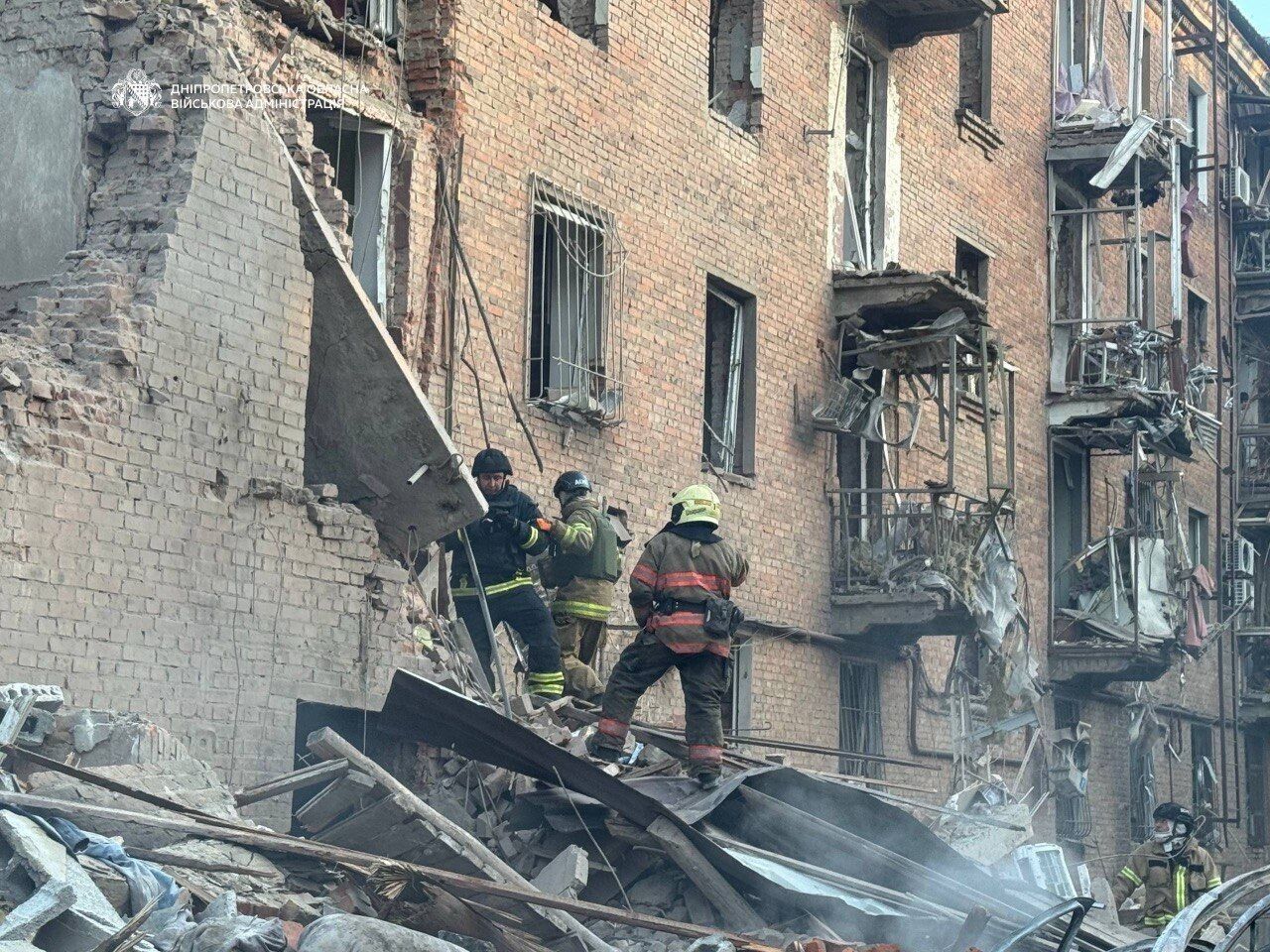 Россия нанесла комбинированный удар по Днепру: повреждены дома и предприятия, количество раненых возросло. Фото и видео