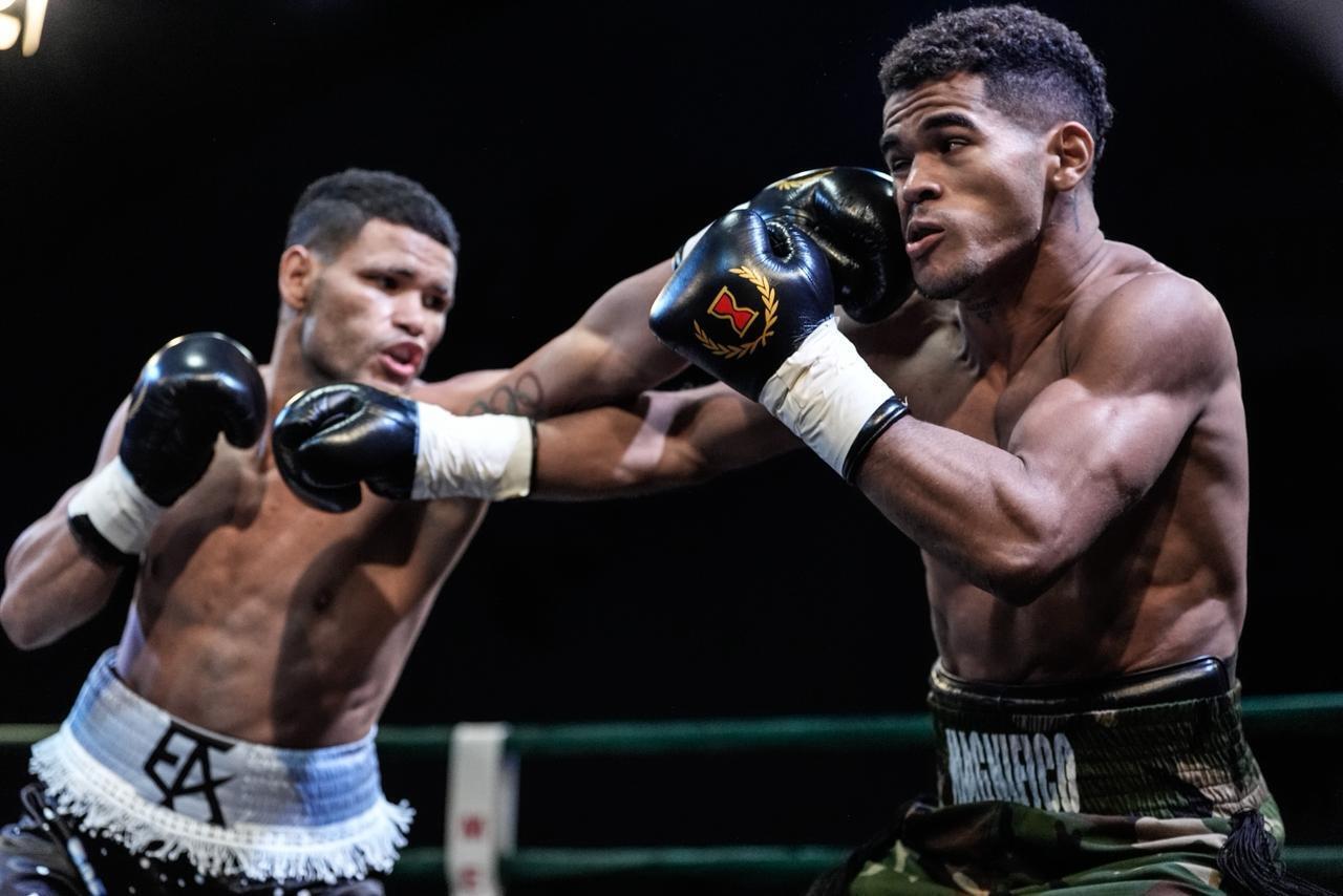 Апсет года. Боксер поднялся с нокдауна и сенсационно нокаутировал непобедимого олимпийского чемпиона, завоевав титул WBA. Видео