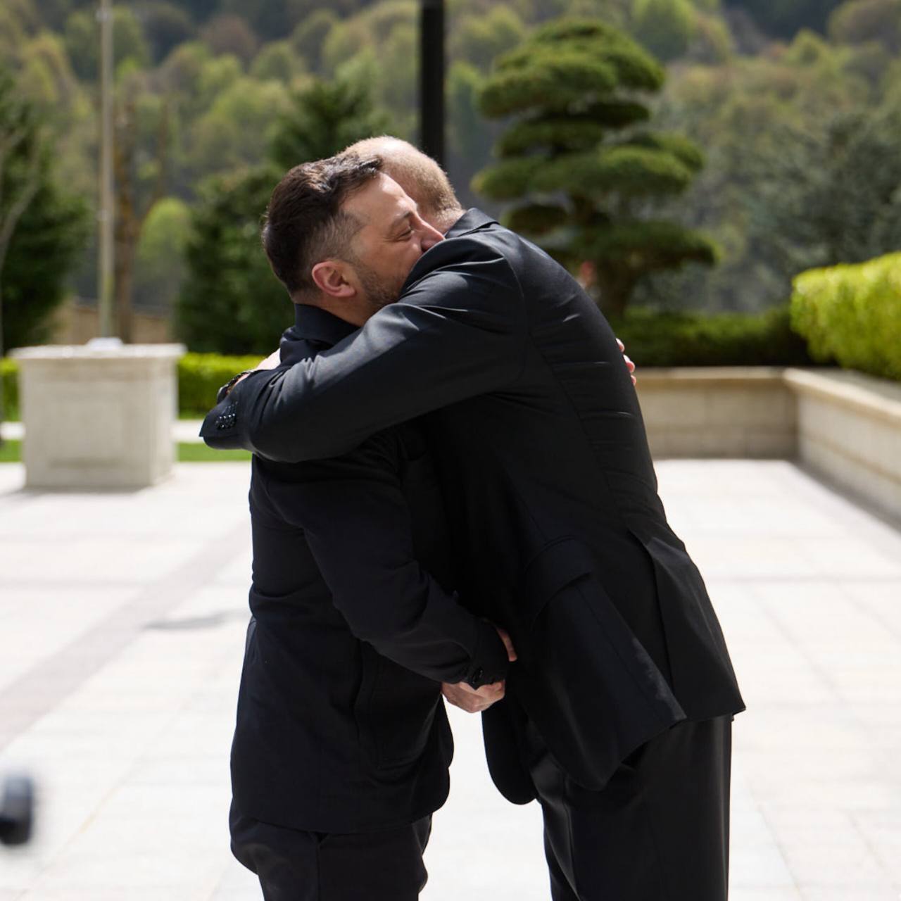 Зеленский прибыл с визитом в Азербайджан и встретился с Алиевым. Фото