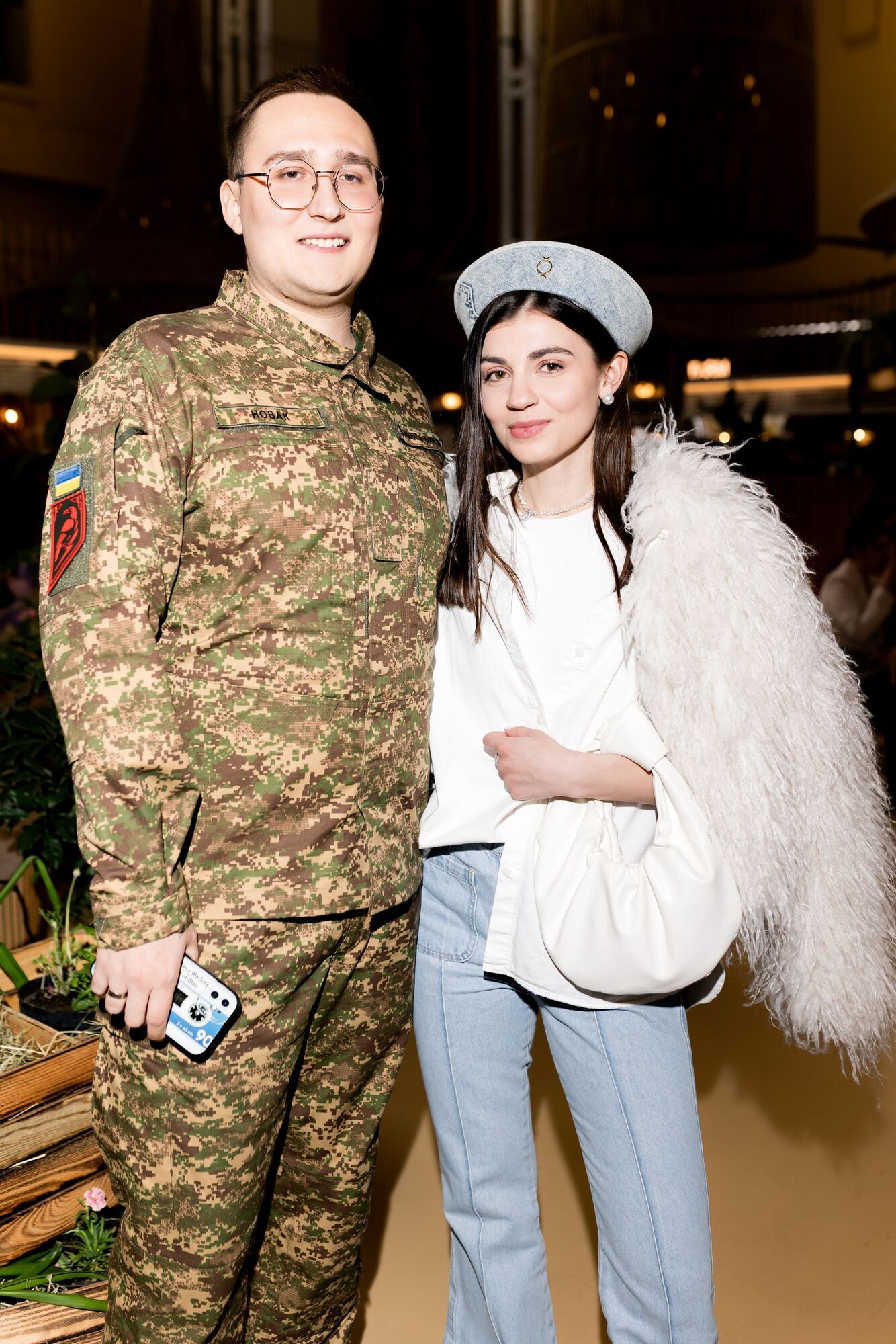 Актор Павло Текучев провів благодійні читання "Віршів з бійниці" на честь пам’яті загиблого військового Максима Кривцова