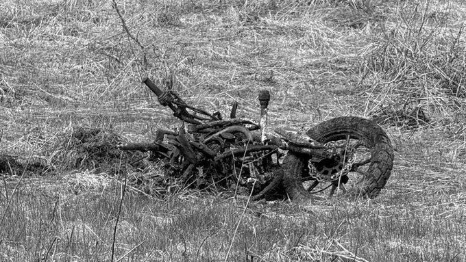 Готовились к свадьбе, а похоронены в одной могиле: на Черниговщине попрощались с молодой парой, которая подорвалась на мине. Фото и видео