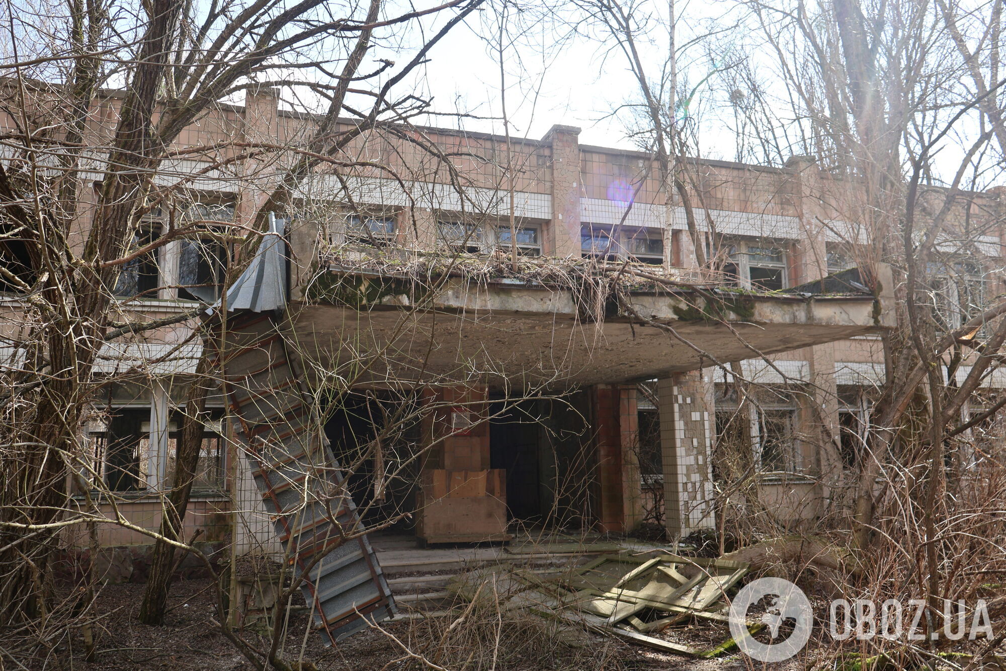 Гори підручників, ленінська кімната й вазони: що залишилося від школи №3 у Прип'яті через 40 років після вибуху ЧАЕС. Ексклюзивні фото