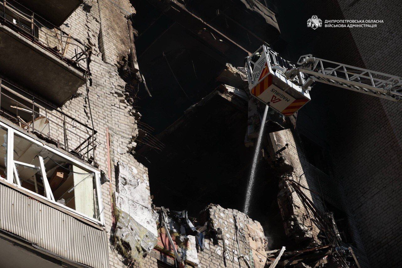 Спал в момент атаки: женщина, которая потеряла сына из-за удара РФ по Днепру, рассказала о трагедии. Видео