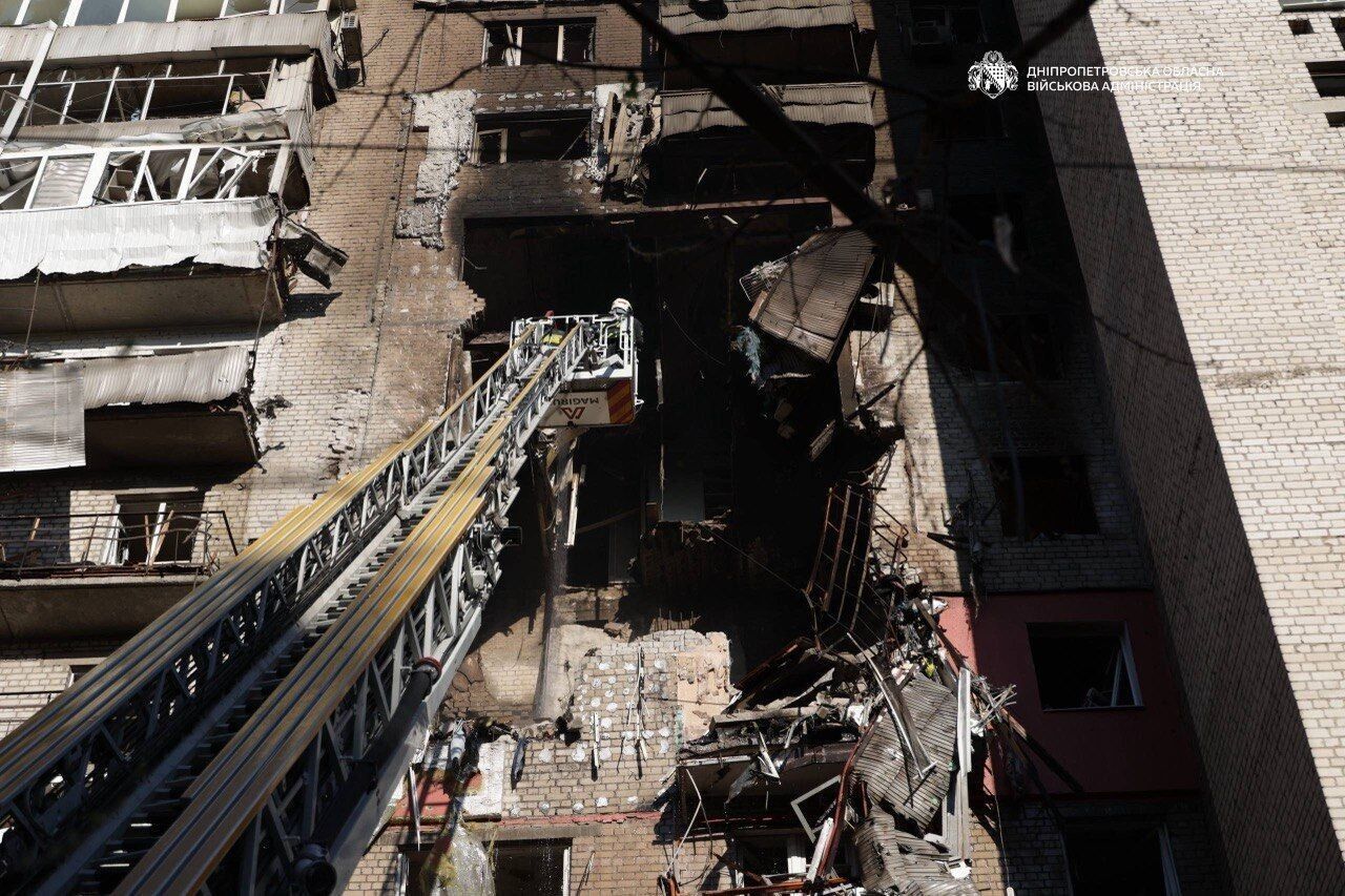 Спал в момент атаки: женщина, которая потеряла сына из-за удара РФ по Днепру, рассказала о трагедии. Видео