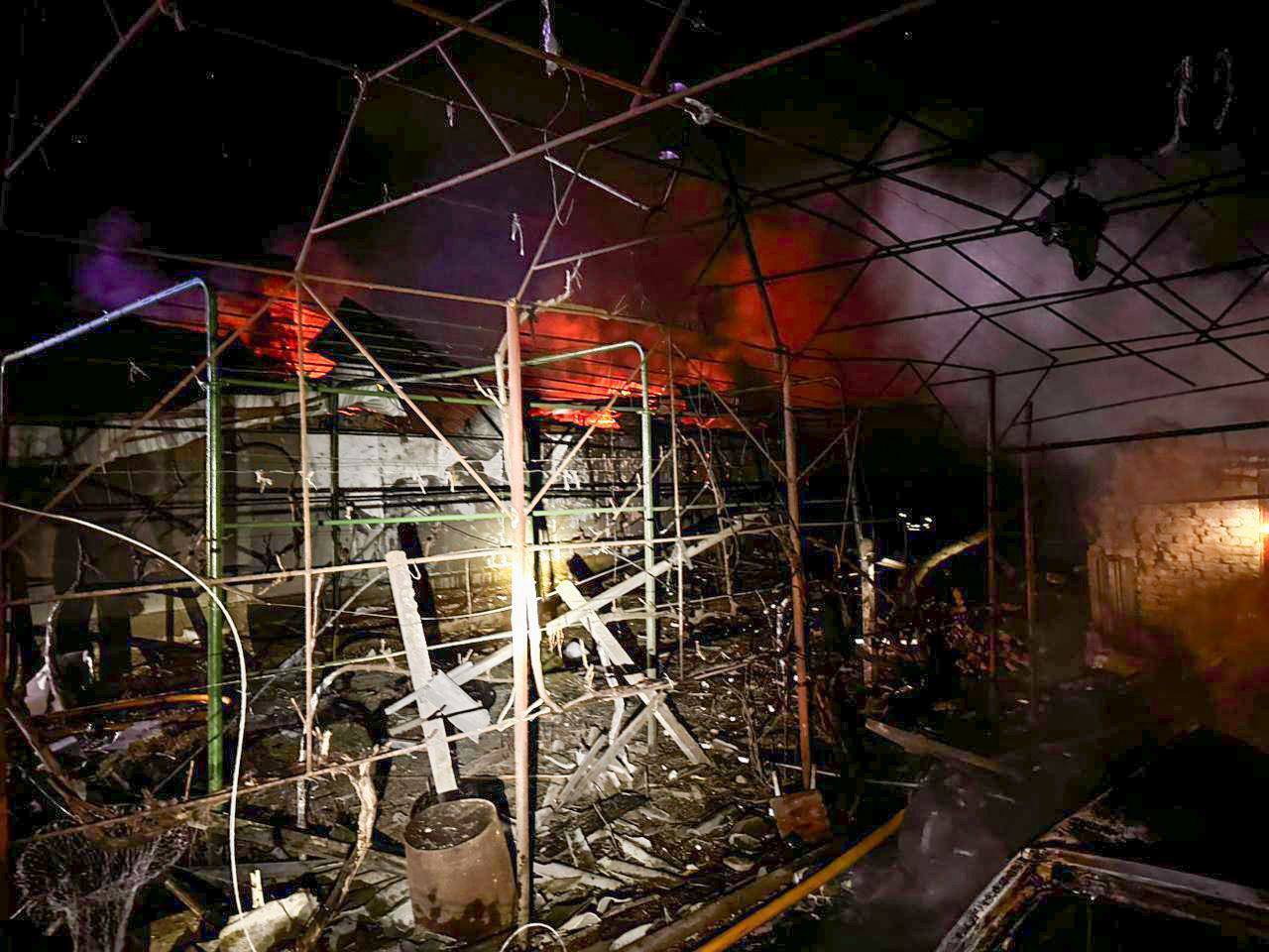 Оккупанты атаковали Одесщину: повреждена жилая застройка и припортовая территория, есть раненые. Фото