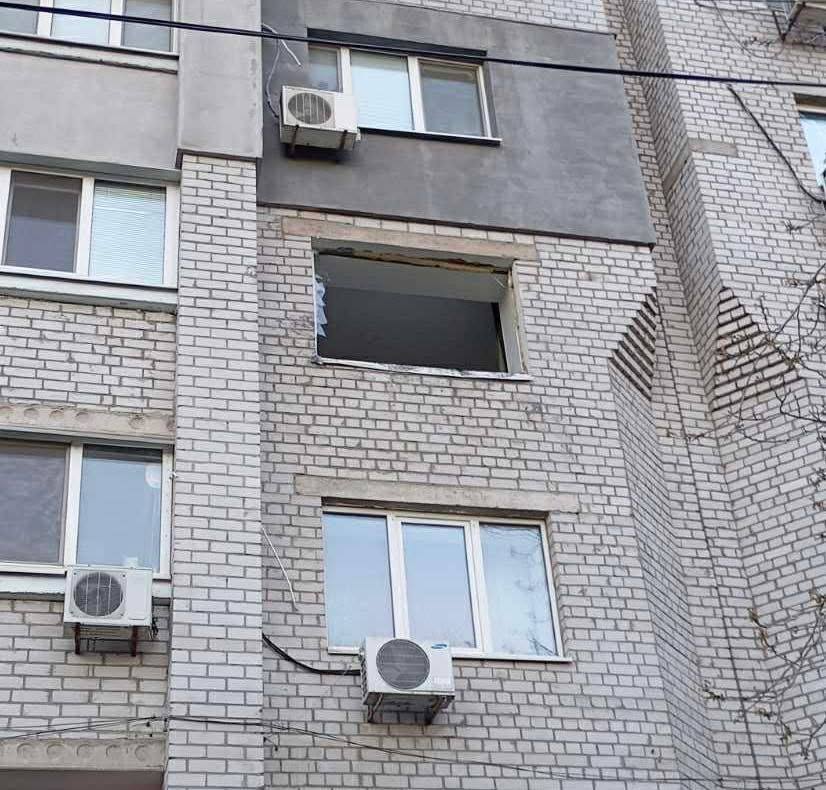 У Дніпрі "Шахед" залетів у квартиру через вікно і не здетонував. Фото
